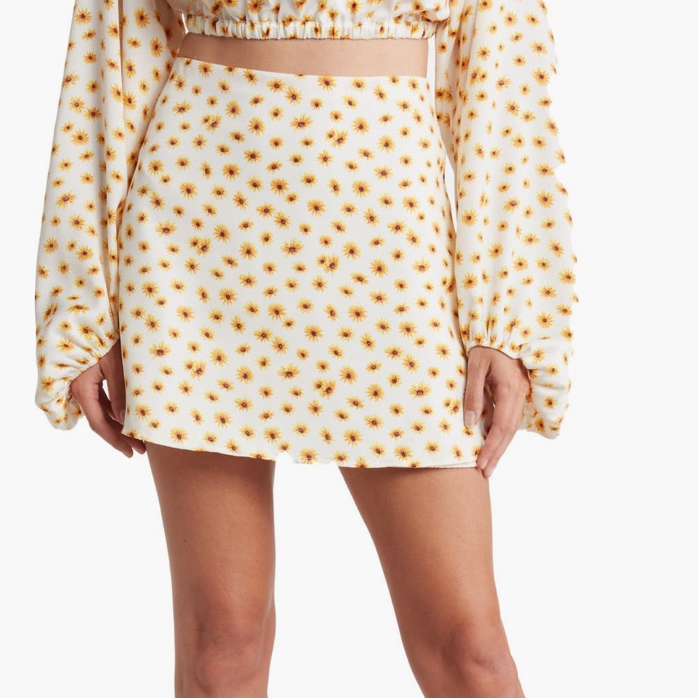 NWT- WeWoreWhat Yellow Floral Mini Skirt